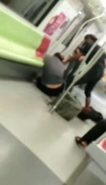 17岁的诺丁汉普里马克在惊恐的购物者的“众目睽睽之下”持刀行凶